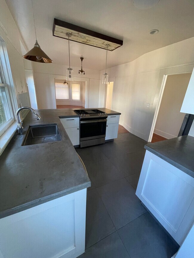 Building Photo - 1234 24th St