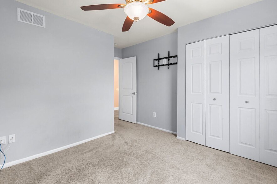 Building Photo - 6420 Thomas Paine Ct