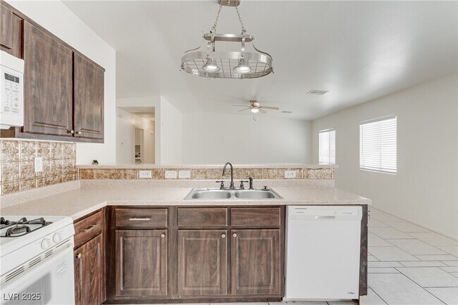 Building Photo - 10225 Clarks Creek St