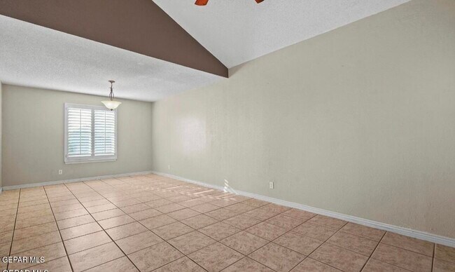 Building Photo - 409 Emerald Bluff Dr