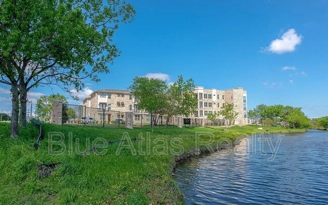 Building Photo - 736 N Plano Rd