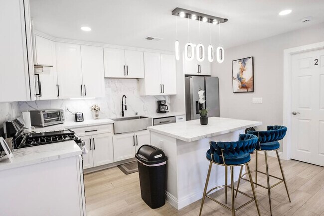 Building Photo - 8356 Adams St