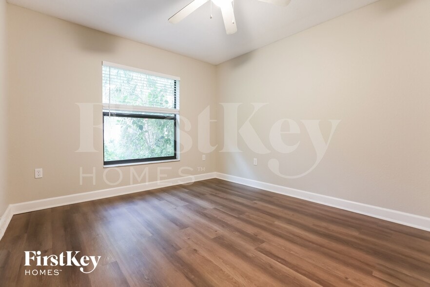 Building Photo - 2267 Kamsler Ave