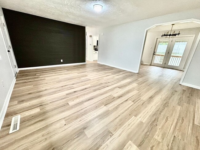 Building Photo - 3 Bedroom Ranch for Rent!