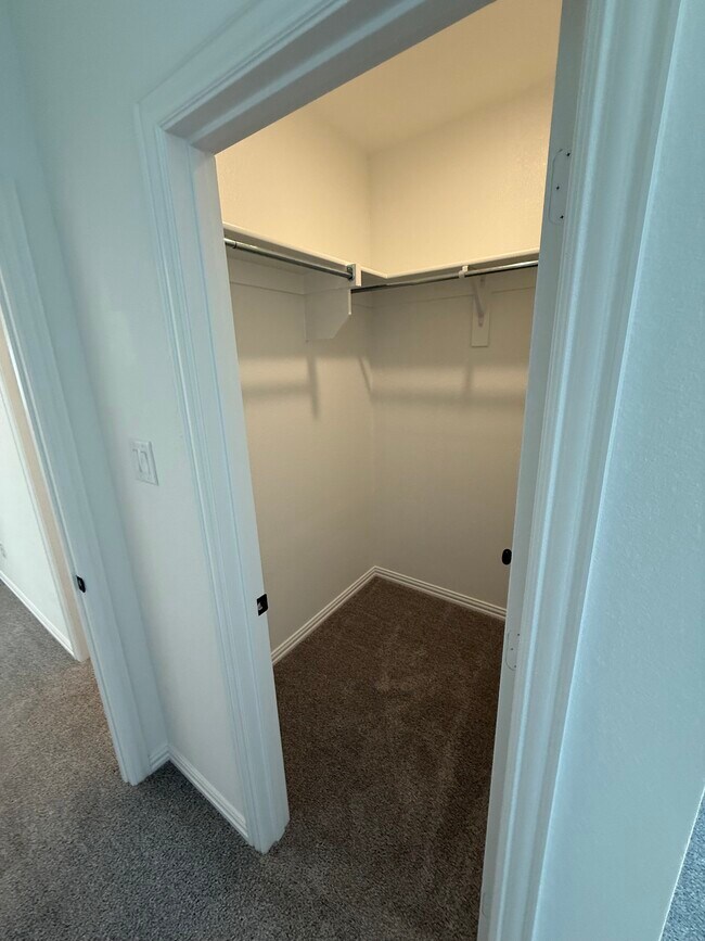 Building Photo - 1028 Bristleleaf Wy