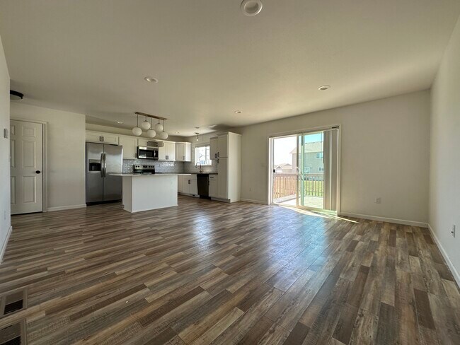 Building Photo - 745 Cathy Dr W