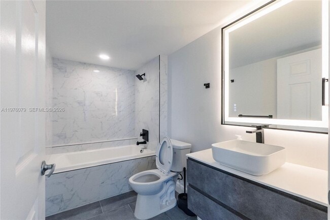 Building Photo - 1155 Brickell Bay Dr