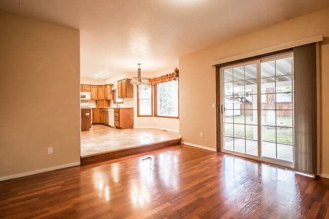 Building Photo - 206 S Riverside Harbor Dr
