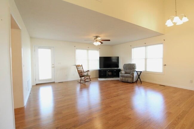 Building Photo - 120 Hollen Mill Ct