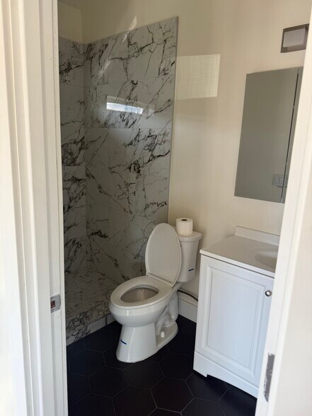 Building Photo - 313 Coronado St