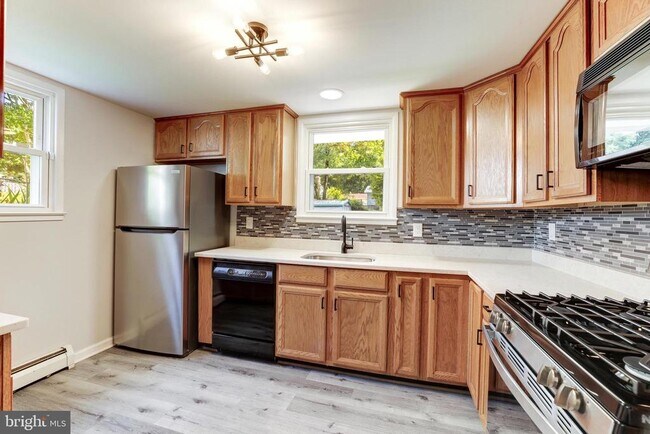 Building Photo - 4111 Hemingway Dr