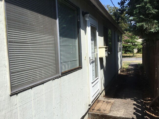 Building Photo - Arbor Lodge Ranch