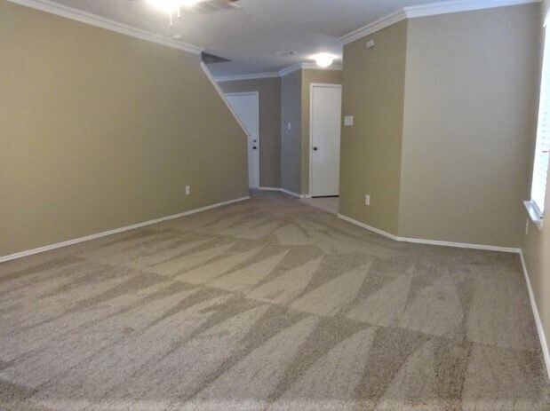 Building Photo - 8918 Farm Ridge Ln