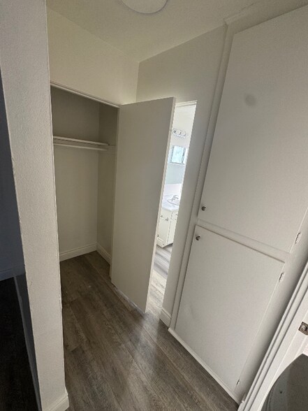 Building Photo - 1133 E Alosta Ave