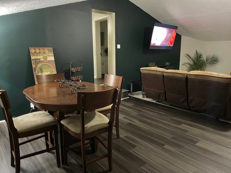 Dining - 1954 E 123rd St