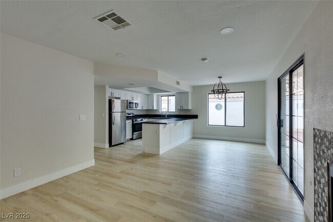 Building Photo - 2337 Chatfield Dr