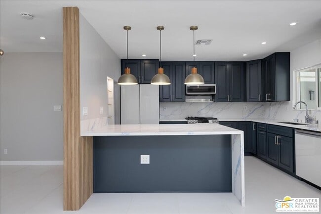 Building Photo - 505 E Molino Rd