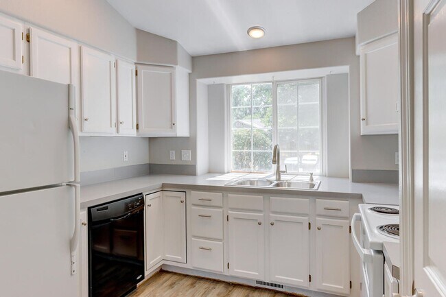 Building Photo - Remodeled near Boise River _ Pet Friendly!!