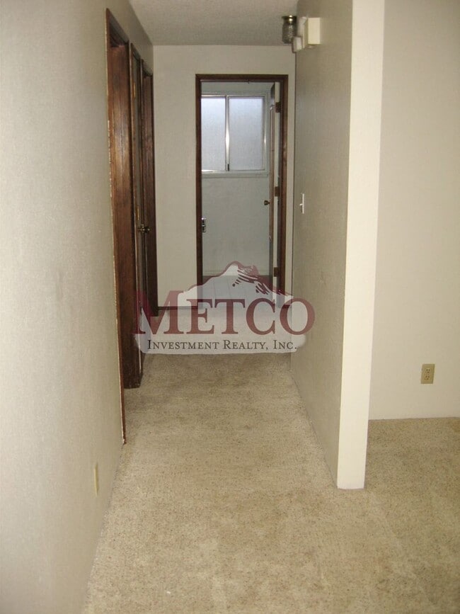 Building Photo - Darling 3 bedroom Springfield Home