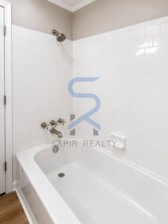 Building Photo - Convenient Eastside Living – 4BR in Decatur 30032