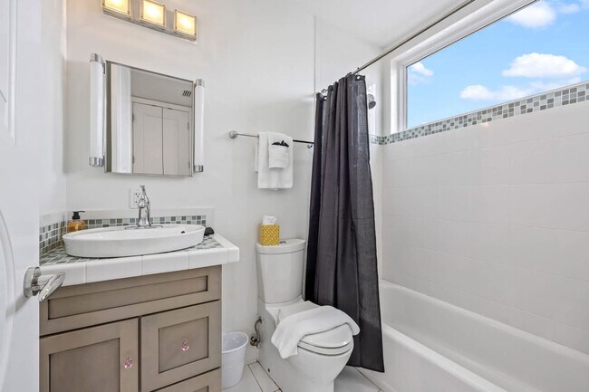 Building Photo - 873 S Atlantic Ave