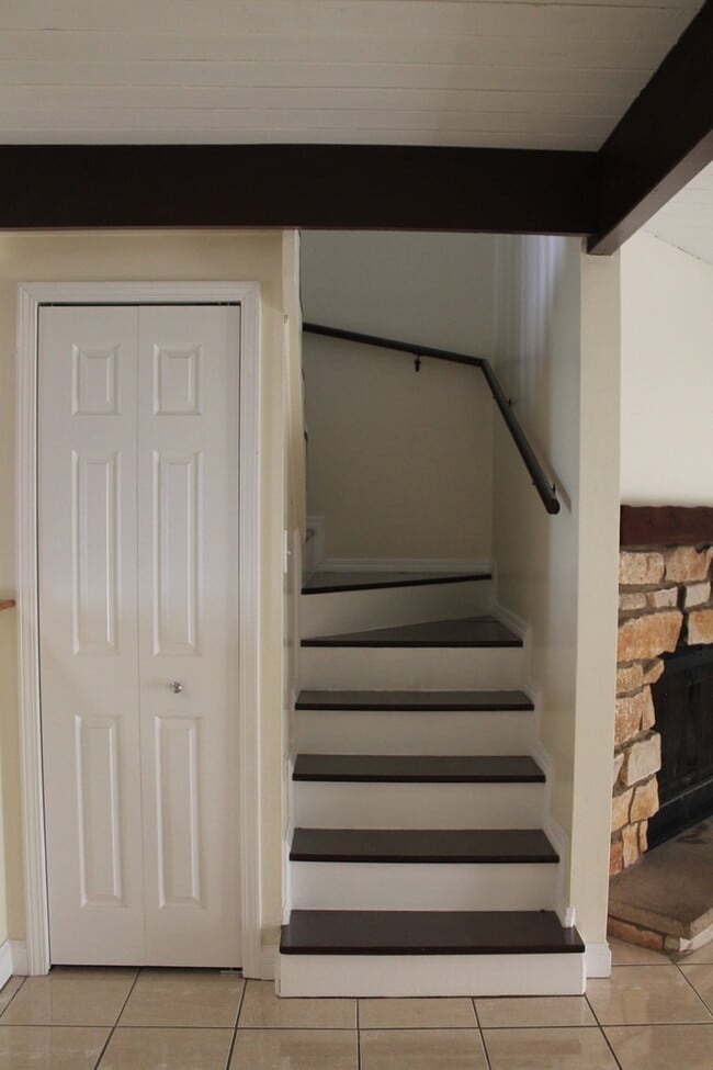 Building Photo - 440 Meadow Green Ln