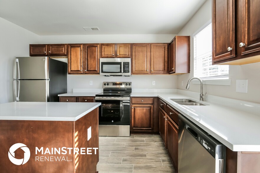 Building Photo - 3994 Creekmoore Dr