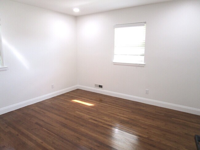 Building Photo - 74 Brookhill Dr