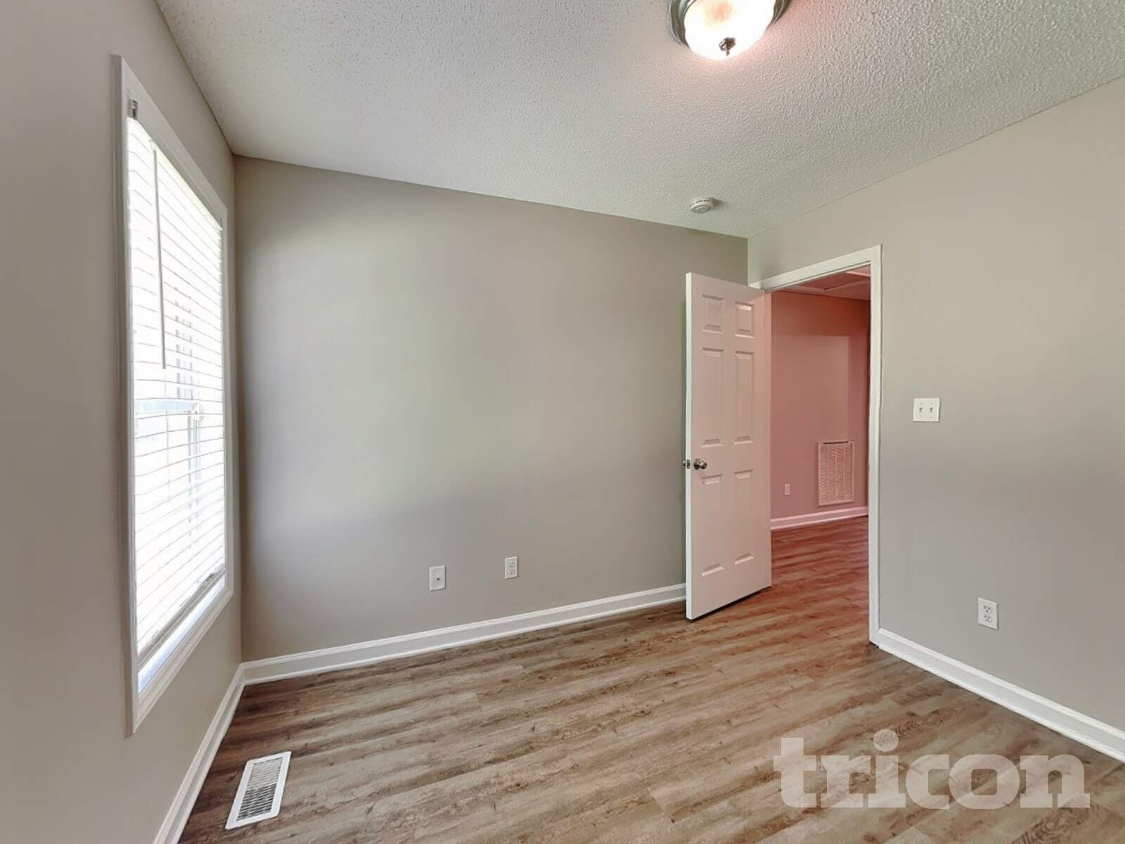 Building Photo - 2112 McKinnon Dr
