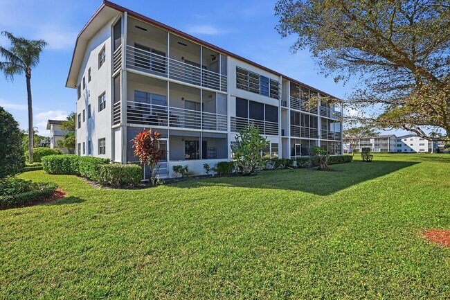 Building Photo - 476 Fanshaw L