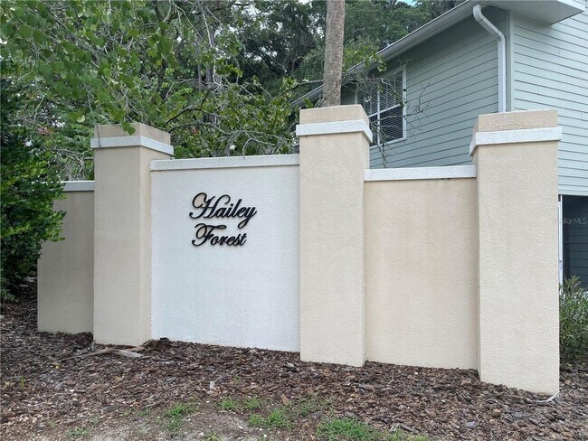 Building Photo - Beautiful 3BR/2.5BA Corner Townhome in Hai...