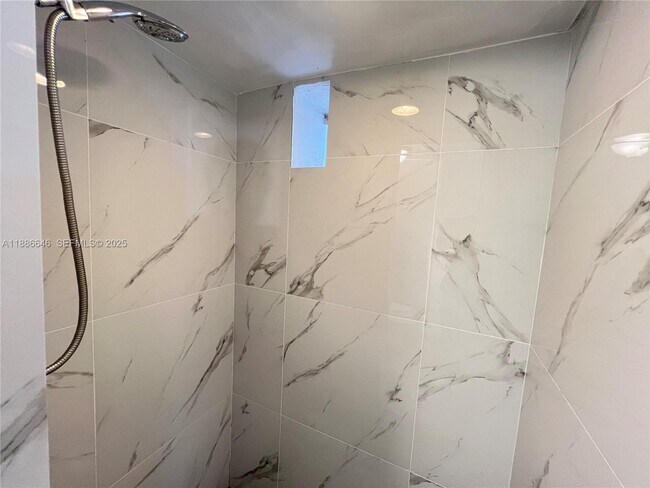 Building Photo - 548 NW 30th St