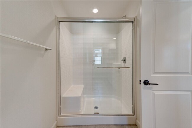 Building Photo - 946 Blackstone Dr