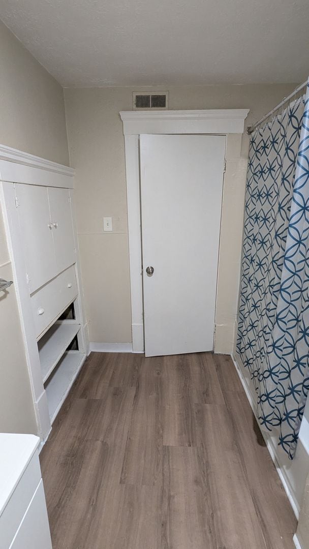 Building Photo - Newly renovated Akron apartment offering spacious rooms and a finished attic for flexible living ...