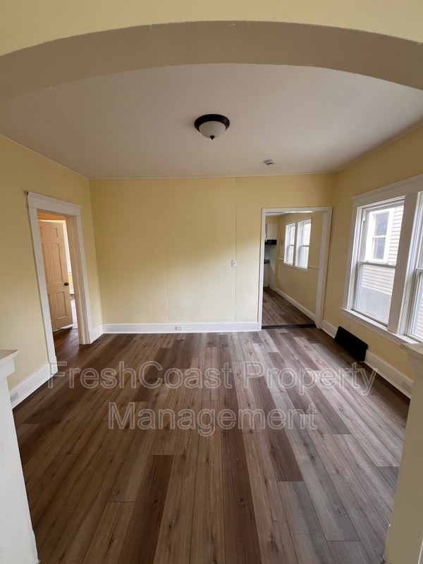Building Photo - 1378 W 114th St
