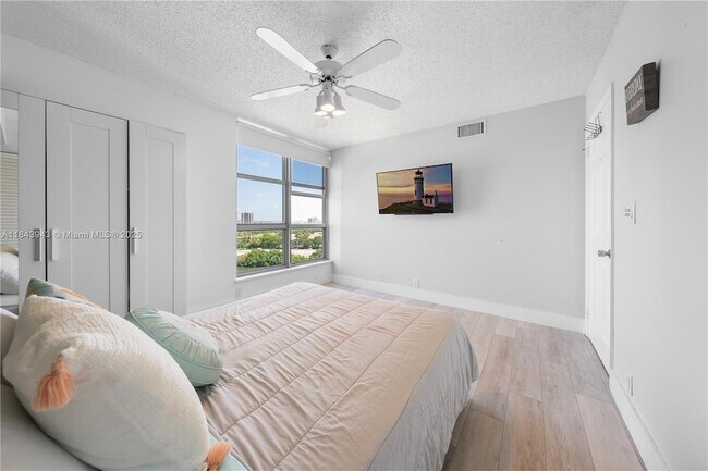 Building Photo - 3530 Mystic Pointe Dr