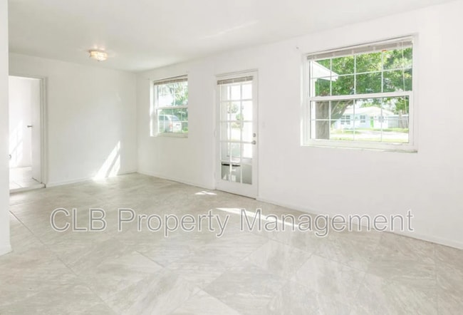 Building Photo - 36 Brooks Dr