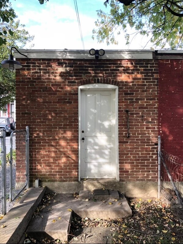Building Photo - 213 E Ross St