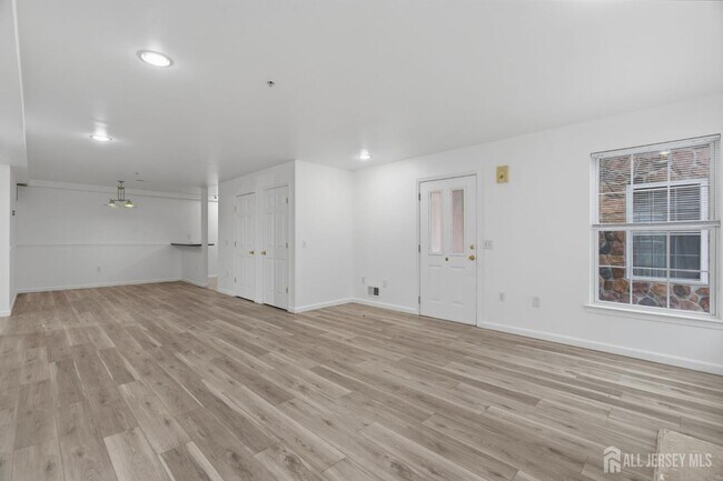 Building Photo - 116 Chariot Ct