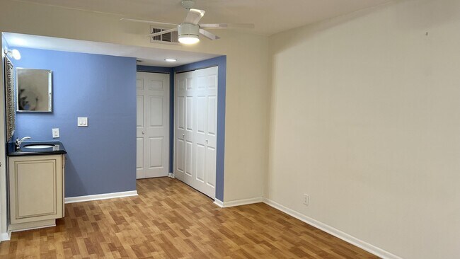 Building Photo - 1532 SE Royal Green Cir