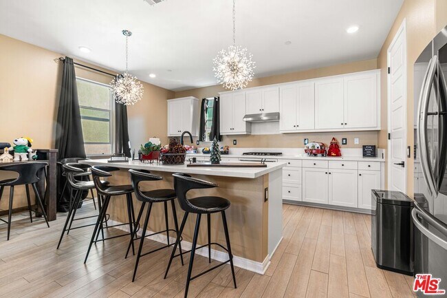 Building Photo - 720 Grace Ave