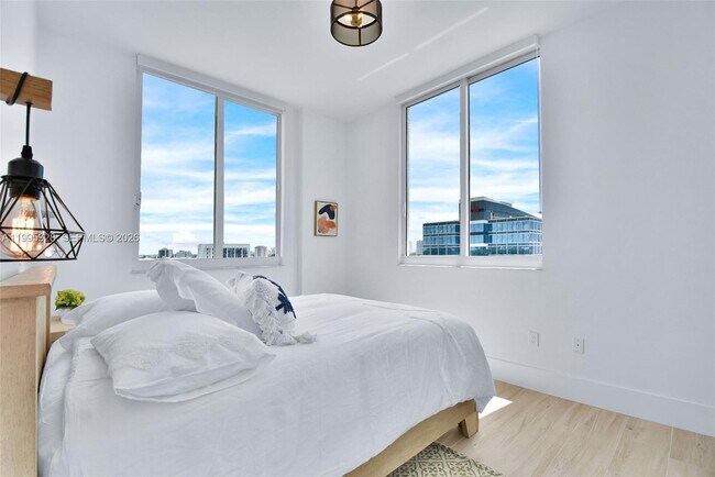 Building Photo - 18800 NE 29th Ave