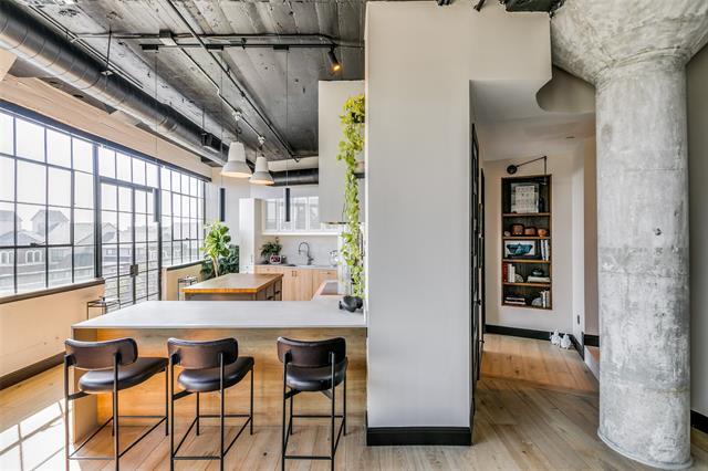 Building Photo - 2220 Canton St