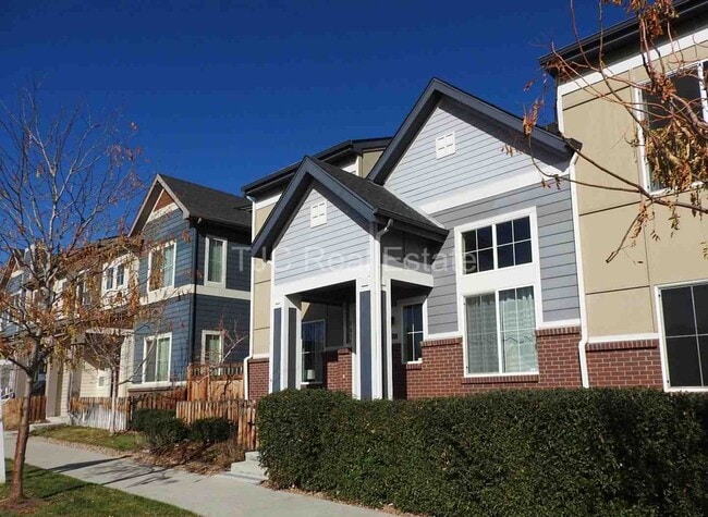 Building Photo - Central Park Town Home for Rent!