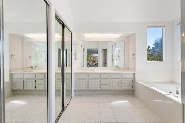 Building Photo - 845 Columbia Cir
