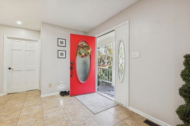 Building Photo - Move In Ready 4 Bedroom House in Yorktown!