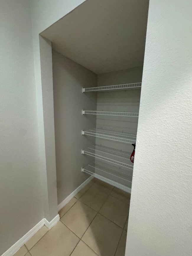 Building Photo - 3BD / 2.5BA Carriage Home