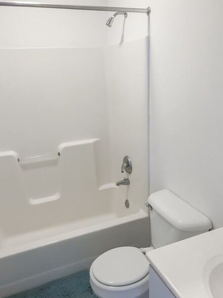 Building Photo - 1034 N Damen Ave