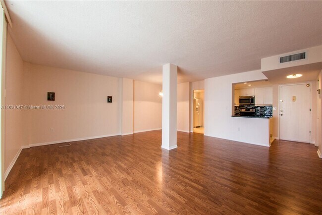 Building Photo - 1833 S Ocean Dr