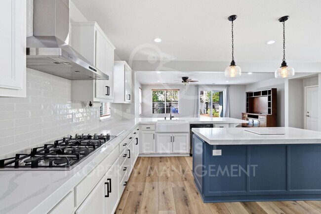 Building Photo - 2127 Ranch View Dr